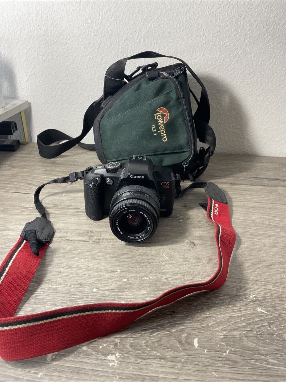 Canon EOS 888 35mm SLR Film Camera Kit w/ Sigma 35-80mm Lens & Lowepro Bag